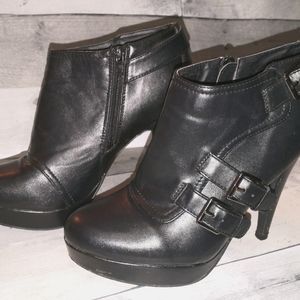 G by Guess Ankle Booties w 4"heel HOT AF!!
